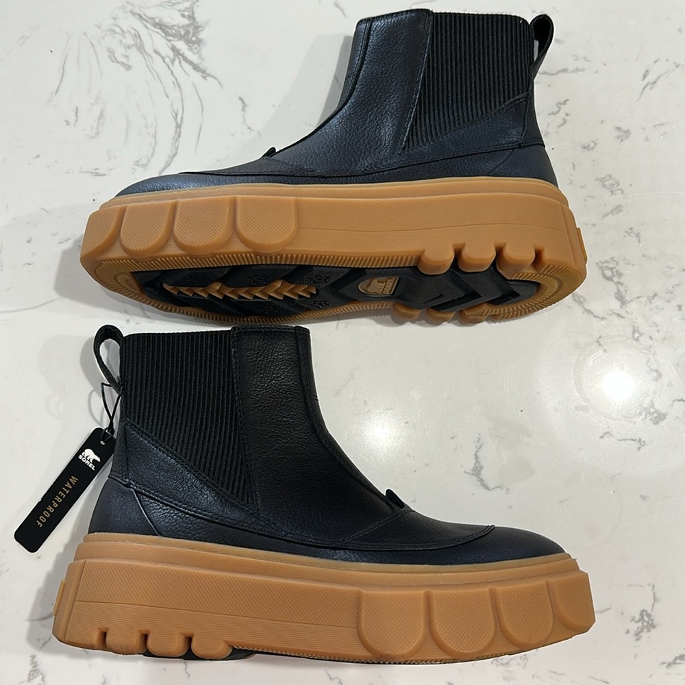Sorel Black Leather Boots with Brown Sole
